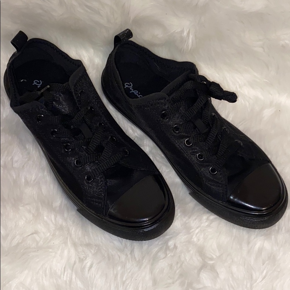 Converse But Make It Goth! Unisex + Mesh = 🖤🖤🖤